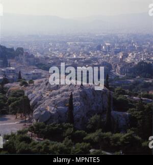 Areopago Hill visto dall'Acropoli di Atene, c 20 secolo. Artista: CM Dixon. Foto Stock