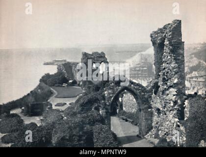 "Hastings - Il castello', 1895. Artista: sconosciuto. Foto Stock