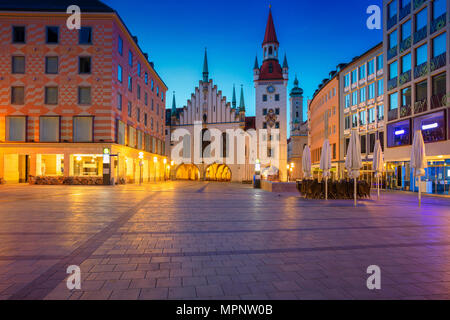 Monaco di Baviera. Immagine di panorama urbano della Piazza Marien a Monaco di Baviera, in Germania durante il periodo blu crepuscolo ora. Foto Stock