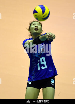 Macao, Cina. Xxiv Maggio, 2018. Chatchu-On Moksri della Thailandia passa la palla durante la FIVB Pallavolo unite League match tra la Tailandia e la Polonia a Macao, Cina del Sud, 24 maggio 2018. La Tailandia ha vinto 3-2. Credito: Lo Fai Ping/Xinhua/Alamy Live News Foto Stock
