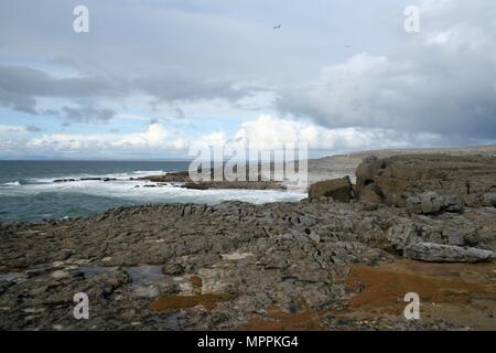 Bordo settentrionale delle scogliere di Moher vicino a Doolin, County Clare, Irlanda Foto Stock