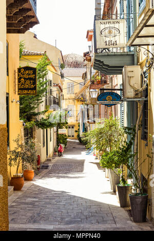 La Grecia, Peloponneso, Argolis, Nauplia, città vecchia, vicolo Foto Stock