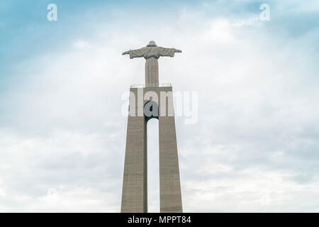 Il Portogallo, Lisbona, Almada, Cristo-Rei, vista della statua e monumento cattolico di Gesù Cristo Foto Stock