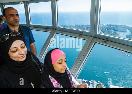 Toronto Canada,Bremner Boulevard,CN Tower,Observation towermodern wonder,Sky Pod,window view South,Lake Ontario,Toronto Island,Islands,Asian Asians et Foto Stock