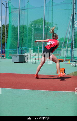 La Loughborough, Inghilterra, 20th, Maggio, 2018. Sophie Percival competere nel femminile giavellotto durante la LIA Loughborough internazionale annuale di atletica Foto Stock