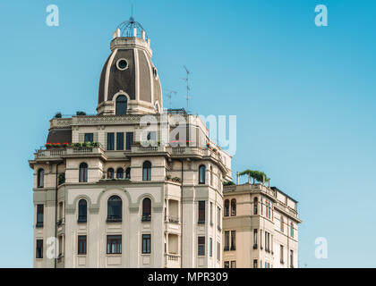 Milano, Italia - 23 Maggio 2018: Art nouveau edifici residenziali in Piazza Piemonte, Milano quartiere Wagner. Queste sono soprannominato, il Cremlino Foto Stock