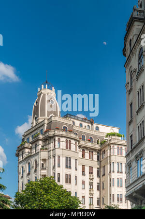 Milano, Italia - 23 Maggio 2018: Art nouveau edifici residenziali in Piazza Piemonte, Milano quartiere Wagner. Queste sono soprannominato, il Cremlino Foto Stock