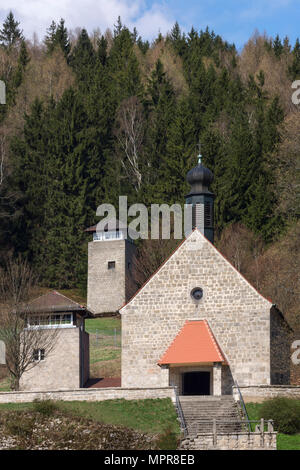 Ex torri di avvistamento e cappella devozionale in campo di concentramento Flossenbürg memorial, Flossenbürg, Palatinato superiore Foto Stock