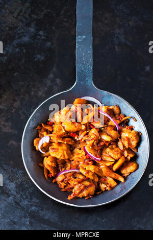 Pan di vegetariano 'tirata la carne di maiale' fatto di carne di soia con patate dolci e salsa barbecue Foto Stock