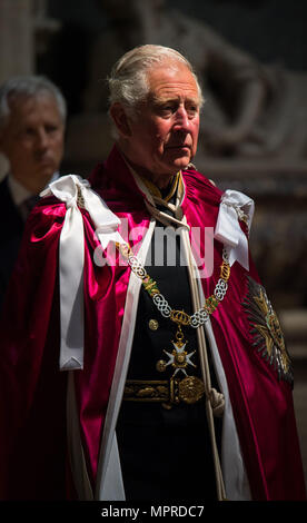 Il Principe di Galles assiste all'ordine del bagno di servizio presso l'Abbazia di Westminster, Londra. Foto Stock