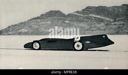 "Oltre 300 miglia all'ora delle Saline di Bonneville, Utah", 1937. Artista: sconosciuto. Foto Stock