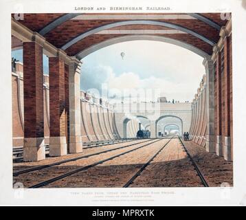 Vista da sotto il Hampstead Road Bridge, guardando verso la stazione di Euston Square, publi Artista: Thomas Talbot Bury. Foto Stock