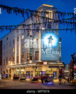 Il Cambridge Theatre Seven Dials London REGNO UNITO Foto Stock