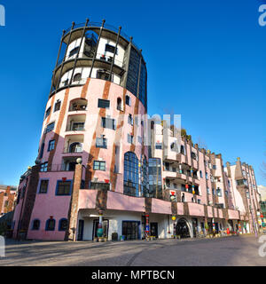 Cittadella verde, Casa Hundertwasser, architetto Friedensreich Hundertwasser, Magdeburgo, Sassonia-Anhalt, Germania Foto Stock