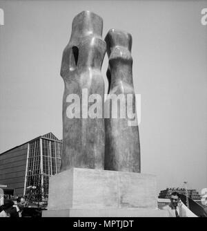 "Forme contrappuntistici', scultura da Barbara Hepworth, Festival della Gran Bretagna, Lambeth, Londra, 1951. Artista: MW Parry. Foto Stock