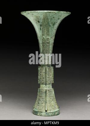 Rituale di recipiente di vino, o gu, Shang Dynasty, Anyang periodo (1200-1050 a.C.). Artista: sconosciuto. Foto Stock