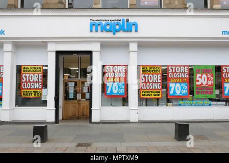 Maplins electronics negozio specializzato che mostra 'Store chiusura riduzione dei manifesti in vetrine in St Enoch Square, Glasgow, Scotland, Regno Unito Foto Stock