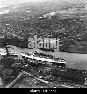 SS "Himalaya' ormeggiata in banchina Buccleuch, Barrow-in-Furness, Cumbria, 1948. Artista: Aerofilms. Foto Stock