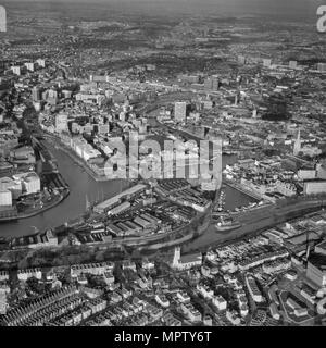 Queen Square e Floating Harbour, Bristol, 1971. Artista: Aerofilms. Foto Stock