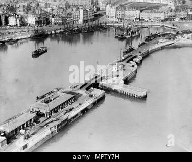 Royal Harbour, Ramsgate Kent, 1920. Artista: Aerofilms. Foto Stock