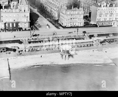 Eastbourne, Sussex, 1920. Artista: Aerofilms. Foto Stock