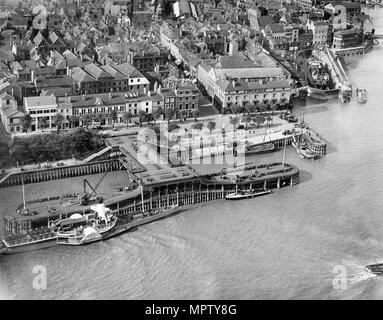 Nelson Street e di un battello a vapore ormeggiato al molo di Victoria, Kingston upon Hull, Humberside, 1931. Artista: Aerofilms. Foto Stock