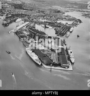 Southampton Docks da sud, Hampshire, 1950. Artista: Aerofilms. Foto Stock