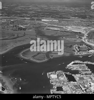 Il porto di Portsmouth, Hampshire, 1974. Artista: Aerofilms. Foto Stock