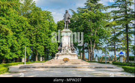 Monumento a Raffaello in Urbino, città e Sito del Patrimonio Mondiale nella regione Marche, Italia. Foto Stock