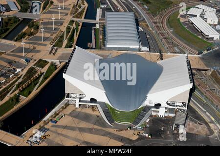 London Aquatics Centre e pallanuoto Arena, Queen Elizabeth Olympic Park, Londra, 2012. Artista: Damian Grady. Foto Stock