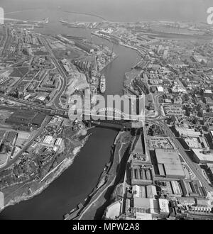 Sunderland e la foce del fiume usura, 1981. Artista: Aerofilms. Foto Stock