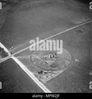 I druidi a Stonehenge del solstizio d'estate, Wiltshire, 1959. Artista: Aerofilms. Foto Stock