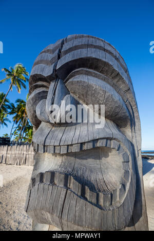 Tiki in legno in Ki io in Pu'uhonua O Honaunau National Historical Park, Big Island delle Hawaii, Foto Stock