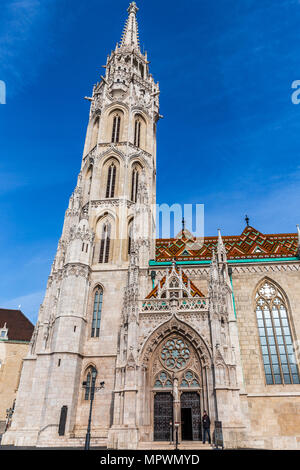 BUDAPEST, Ungheria- Febbraio 27,2016: Matthias cattedrale nel castello di Buda Budapest Ungheria. Foto verticale Foto Stock