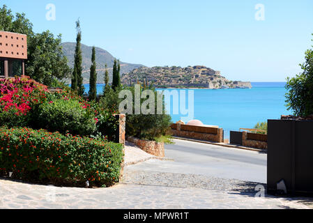 La vista sull'isola di Spinalonga dall'albergo, Creta, Grecia Foto Stock