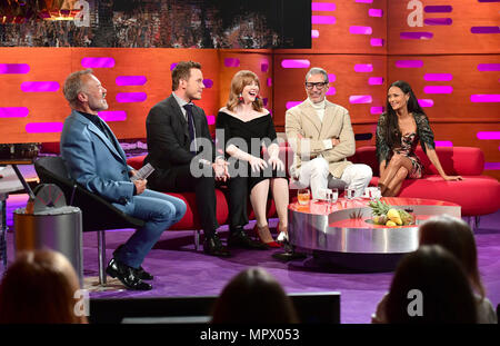 (Da sinistra a destra) Graham Norton, Chris Pratt, Bryce Dallas Howard, Jeff Goldblum e Thandie Newton durante le riprese del Graham Norton Show alla BBC Studioworks 6 Centro Televisivo, Wood Lane, Londra, per essere messo in onda su BBC One il venerdì sera. Foto Stock