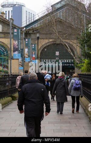 Gli amanti dello shopping, il mercato di Cardiff, Cardiff centro città di Cardiff. Foto Stock