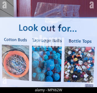 Sfere Taprogge (utilizzato per pulire la stazione di alimentazione tubazioni di raffreddamento) trovato su Saltburn sulla spiaggia di North Yorkshire costa. In Inghilterra. Regno Unito Foto Stock
