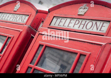 Telefono rosso scatole in London, England, Regno Unito Foto Stock
