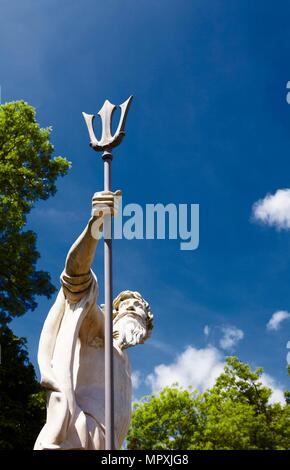 Dettaglio di una statua, Wrest Park, House e giardini, Silsoe, Bedfordshire, C2000-c2017. Artista: Matt Munro. Foto Stock