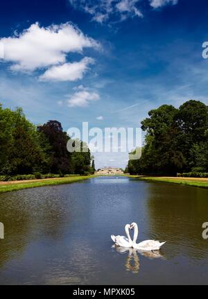 Acqua lunga, Wrest Park House e giardini, Silsoe, Bedfordshire, C2000-c2017. Artista: Matt Munro. Foto Stock