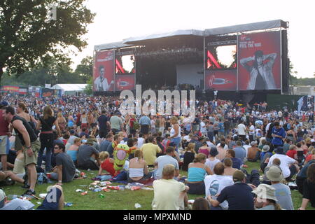 Il palco principale in prima serata, Virgin Mobile V Festival 2002, Hylands Park, Chelmsford Essex, Gran Bretagna. Foto Stock