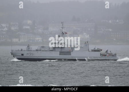 KNM Otra (M351), un Alta-class minesweeper gestito dalla Royal Navy norvegese, passando Gourock all'inizio dell'esercizio comune della Warrior 18-1. Foto Stock