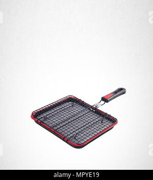 Griglia per il barbecue pan, barbecue grill camping cesto su sfondo Foto Stock