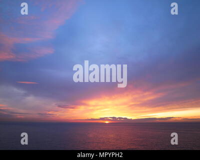 Sunset over Holderness dal carico di una nave in arrivo l'Humber Estuary, REGNO UNITO Foto Stock