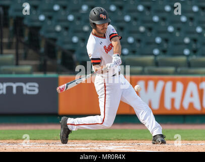 23 maggio 2018: Sam Houston San infielder Riley McKnight (2) durante il 2018 Southland Conference Championships. Il gioco 3 New Orleans vs Sam Houston al campo di costellazione di Sugar Land, Texas. No. 8 New Orleans corsari sconvolto il No. 1 Sam Houston membro 4-3 in dieci inning, qualcosa non è accaduto poiché 2015 Foto Stock