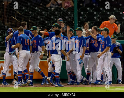 23 maggio 2018: Houston banco Battista celebra durante il 2018 Southland Conference Championships. Il gioco 4 Houston Baptist University vs Arkansas centrale al campo di costellazione di Sugar Land, Texas. Houston Battista ha vinto in sette inning 14 - 4 Foto Stock