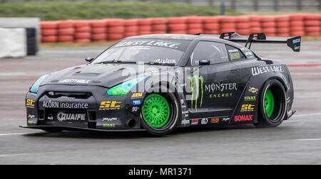 Circuito di Silverstone, Towcester, Regno Unito. 25 Maggio, 2018. Cooper pneumatici mondo RX della Gran Bretagna, il Festival SpeedMachine; mostri energia eseguire drift in pista per gli spettatori Credito: Azione Sport Plus/Alamy Live News Foto Stock