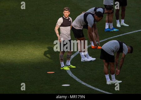 Kiev, Ucraina, 25 maggio 2018. Alberto Moreno di Liverpool durante la formazione di Liverpool, prima della finale di UEFA Champions League match tra il Real Madrid e il Liverpool, a Olimpiyskiy National Sports Complex il 25 maggio 2018 a Kiev, Ucraina. (Foto di Daniel Chesterton/phcimages.com) Credit: Immagini di PHC/Alamy Live News Foto Stock