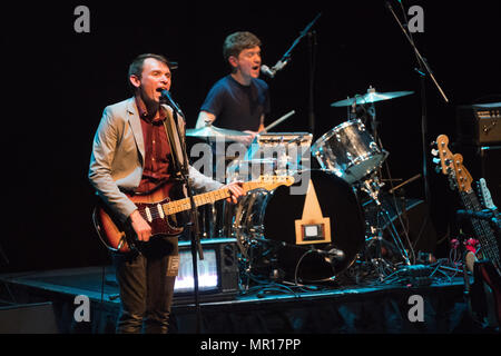 Londra, UK, 25 maggio 2018. Campo di musica con l'aprire qui orchestra dal vivo sul palco del Barbican a Londra. Foto Data: Venerdì, 25 maggio 2018. Foto: Roger Garfield/Alamy Live News Foto Stock